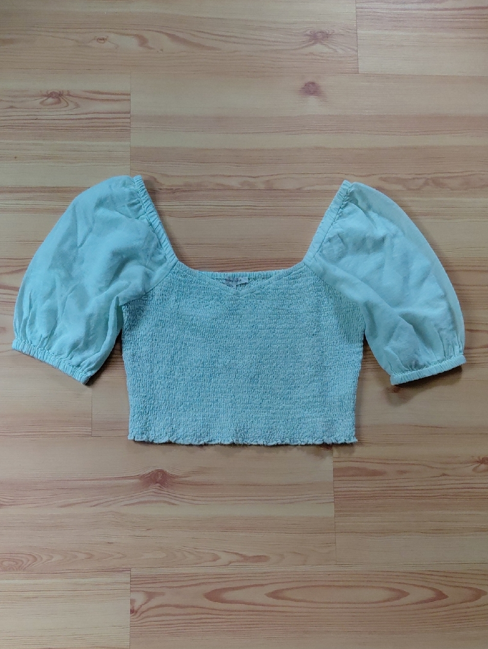 aerie Smocked Puff Sleeve Crop Top